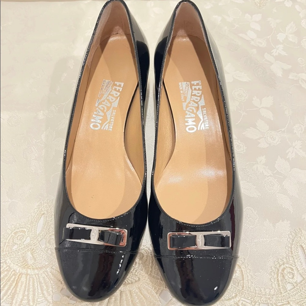 Salvatore Ferragamo brand new ( Never wear)